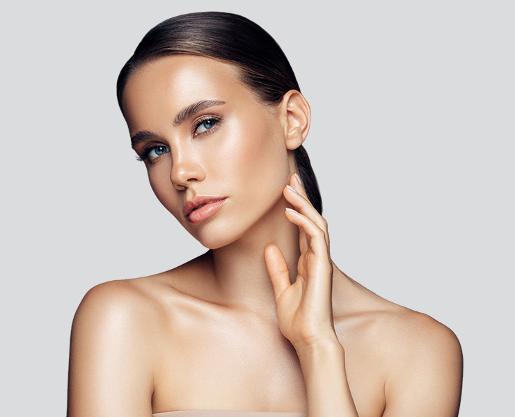 Beautiful woman posing | Modern Esthetics
